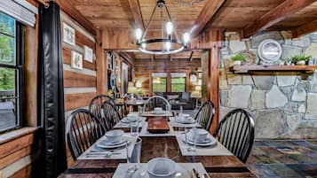Cabin, 3 Bedrooms | Dining