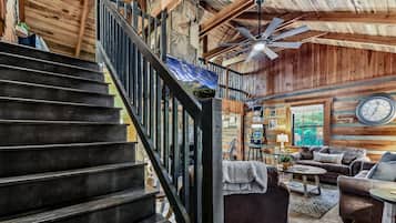 Cabin, 3 Bedrooms | Living area