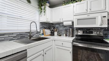 Condo, 2 Bedrooms | Private kitchen | Fridge, oven, coffee/tea maker, toaster