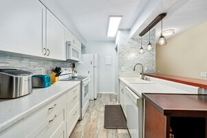 Apartamento, 2 habitaciones | Cocina privada | Frigorífico, horno, placa de cocina y cafetera o tetera