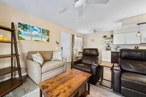 Appart'hôtel, 2 chambres | Coin séjour