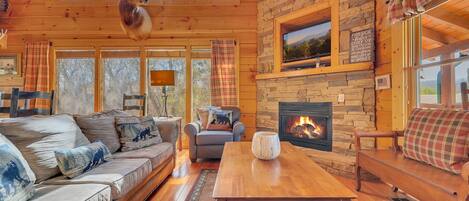 Cabin, 5 Bedrooms | Living area | Smart TV