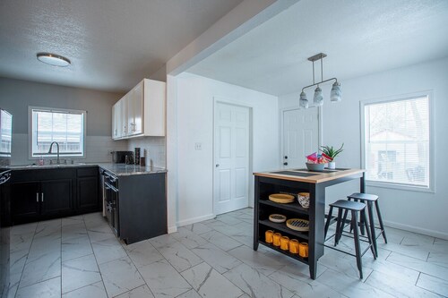 Cozy Home Perfect for Groups!