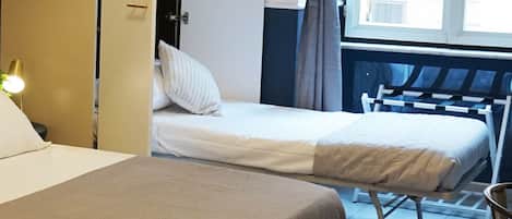 迷你吧、客房內保險箱、書桌、免費無線上網