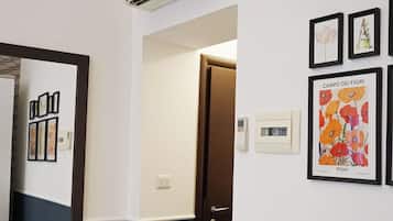 Minibar, coffres-forts dans les chambres, bureau, Wi-Fi gratuit