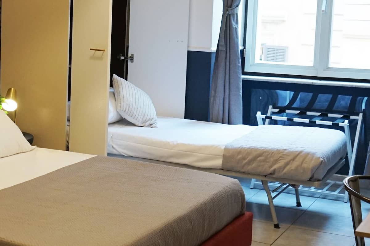 Minibar, in-room safe, desk, free WiFi