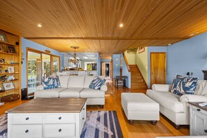 TV - Fore Your Delight-Pet Friendly Townhome (Pine Knoll Shores)