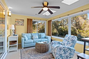 TV - Fore Your Delight-Pet Friendly Townhome (Pine Knoll Shores)