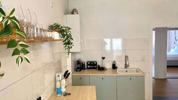 Kühlschrank, Ofen, Herdplatte, Geschirrspüler