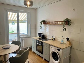 Kühlschrank, Ofen, Herdplatte, Geschirrspüler