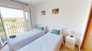 2 bedrooms, iron/ironing board, free WiFi, bed sheets