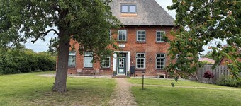 "Abendlicht" in the thatched-roof house, upper floor, 57 m², accommodates up to 4 people