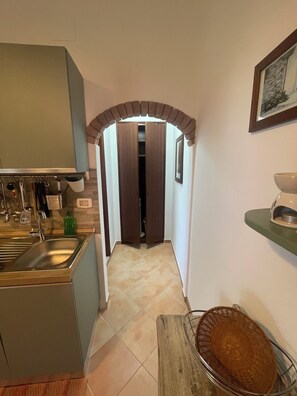 Kühlschrank, Ofen, Herdplatte, Geschirrspüler