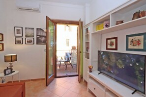 TV - Trasimeno Holiday Home - Apartment Il Girasole (Castiglione del Lago)