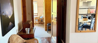 "Himmelsnest" at Hof Wiesentau - Life in a thatched-roof house, 65 m², sleeps 4–5
