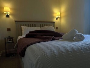 3 عدّة غرف نوم ومكواة/لوح كي وواي فاي مجانًا وملاءات أسرّة