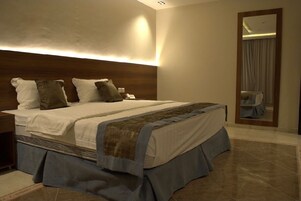 Basic-íbúð | Rúmföt af bestu gerð, rúm með „pillowtop“-dýnum, öryggishólf í herbergi