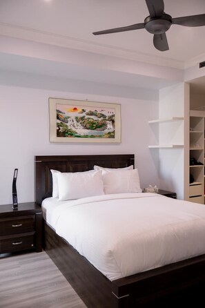 3 habitaciones, tabla de planchar con plancha, wifi y ropa de cama 