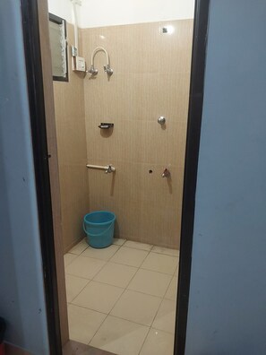 Economy Shared Dormitory, Balcony, Garden View | Bathroom