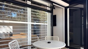 Deluxe-dobbeltværelse - terrasse - udsigt til have | Terrasse/gårdhave