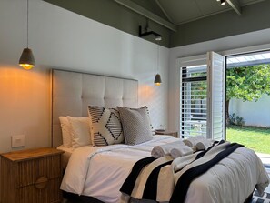 Deluxe Double Room, Patio, Garden View | Desk, laptop workspace, free WiFi - The Kathu Grand (Kathu)