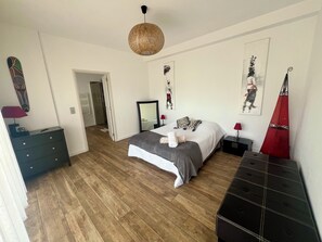 2 bedrooms, iron/ironing board, WiFi