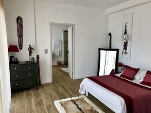 2 bedrooms, iron/ironing board, WiFi