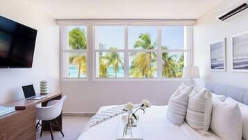 Condo, 2 habitaciones, frente al mar | Ropa de cama de alta calidad y decoración personalizada