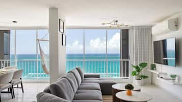 Condo, 3 quartos, vista para o oceano | Área de estar | Smart TV
