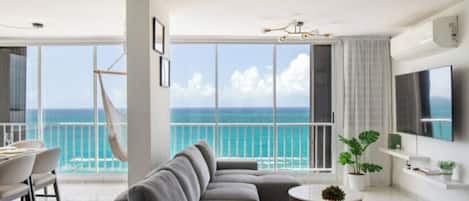 Condo, 3 habitaciones, vista al océano | Área de sala de estar | Smart TV