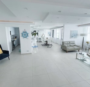 Condo, 2 Bedrooms, Beachfront | Living area | Smart TV
