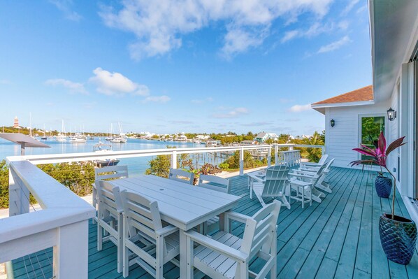 تناول الطعام بالخارج