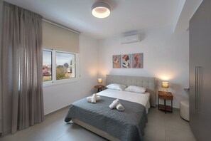 4 habitaciones, tabla de planchar con plancha, cuna de viaje y wifi