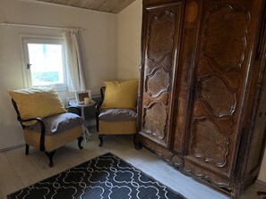 Interior - Large family farmhouse in the countryside, with swimming pool, close to summer festivals (Caderousse)