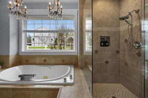 Een douche, een haardroger, handdoeken