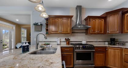 Wild Haven Retreat- Spacious Home Close to Nature
