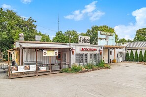 A small, rustic ice cream shop with a vintage sign, a wooden porch, and a parking lot. - Pet Friendly | King Bed | Beltline Access (Atlanta)