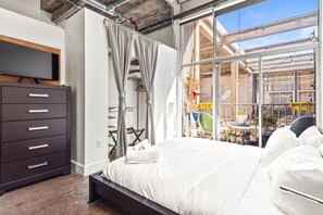 2 bedrooms, desk, iron/ironing board, WiFi - Pet Friendly | King Bed | Beltline Access (Atlanta)