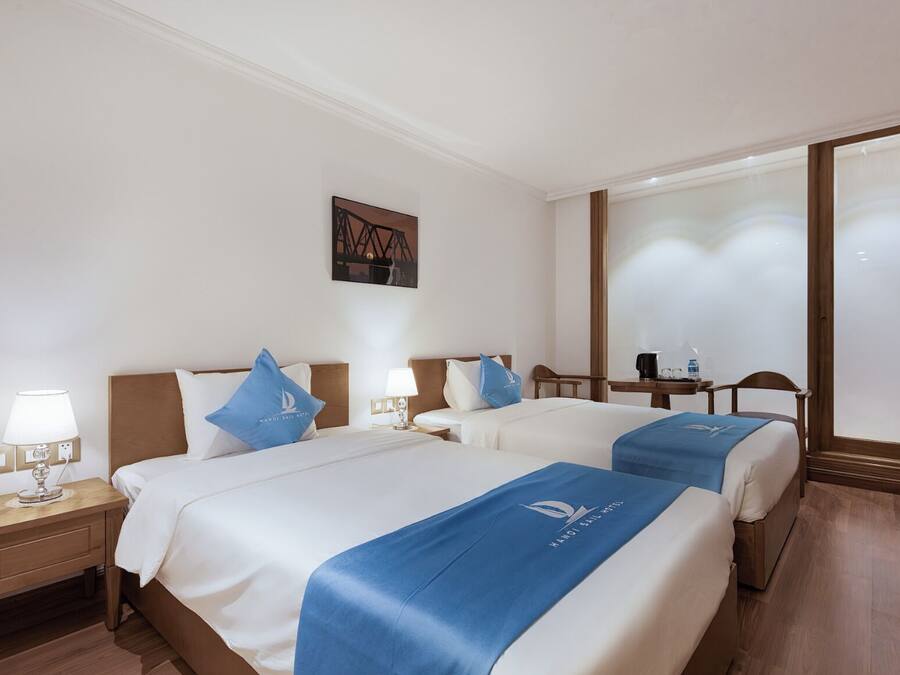 Standard Twin Room | Desk, laptop workspace, free WiFi