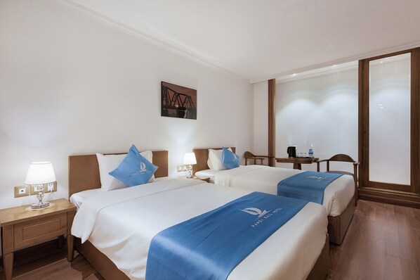 Standard Twin Room | Desk, laptop workspace, free WiFi - Hanoi Sail Hotel (Hanoi)