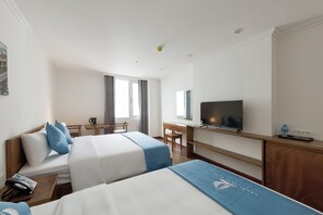 Suite estudio familiar | Escritorio, espacio para trabajar con laptop y wifi gratis