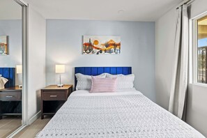 3 bedrooms, desk, WiFi, bed sheets