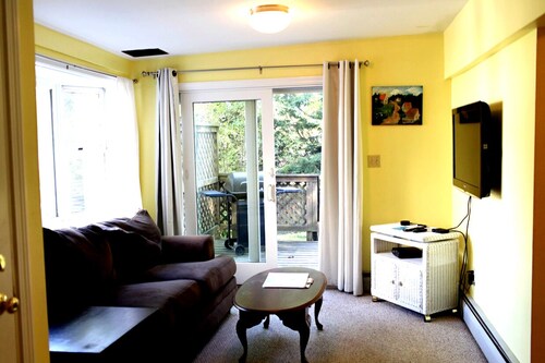 Large 1 bed w/ private deck