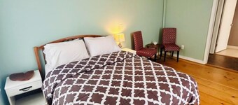 Studio Apartment near downtown Walkable!