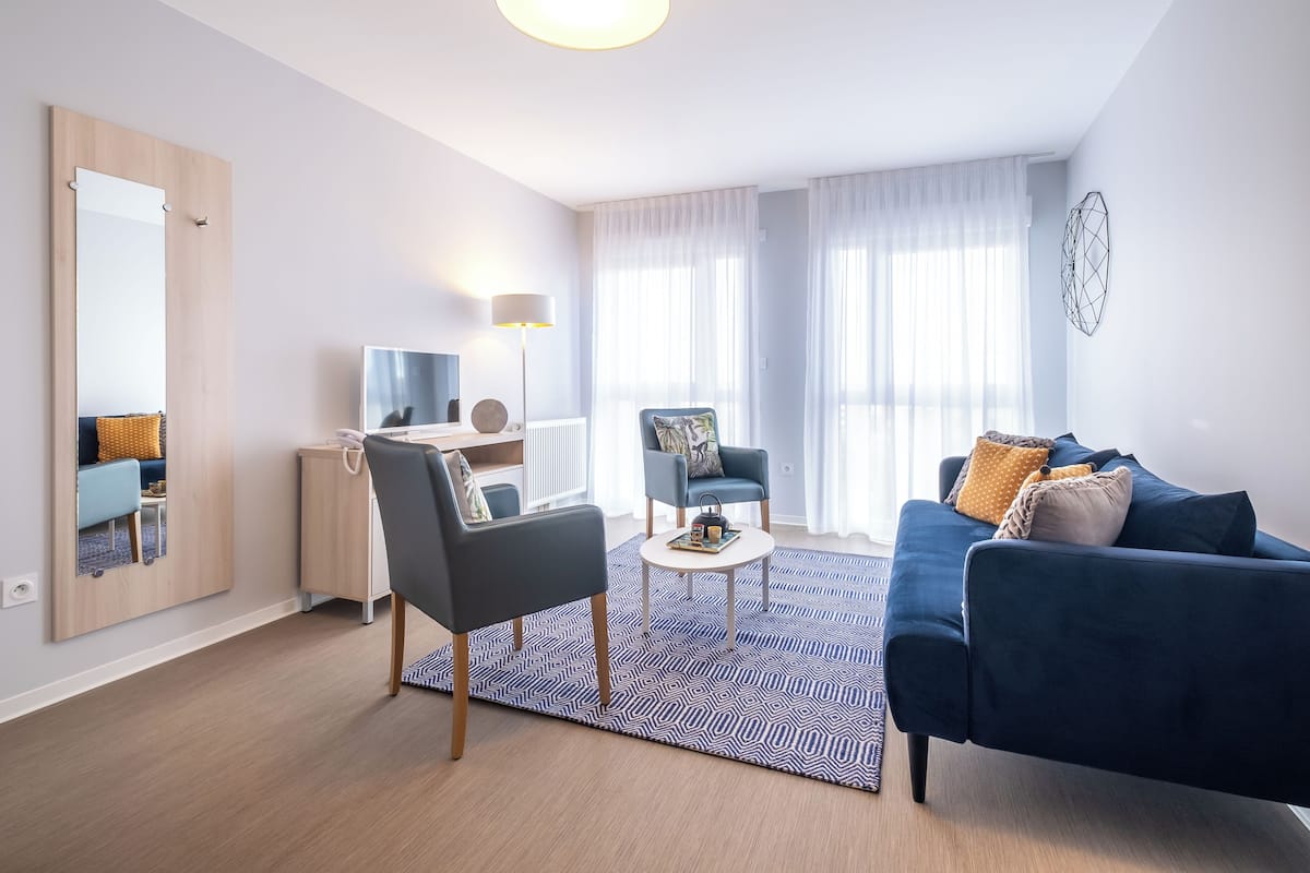 Apartment, 2 Bedrooms | Living area