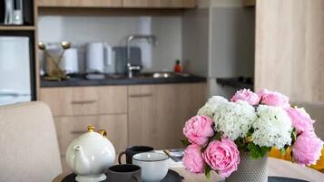 Daily continental breakfast (EUR 8 per person)