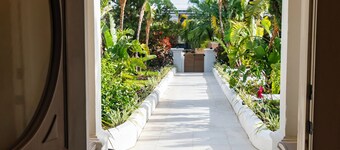 Hillcrest Boutique Hotel, Main Villa Ground Floor King Verandah