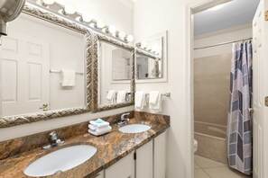 Shower, hair dryer, towels - Aegean 220 - Gulf front - stunning Gulf views (Destin)
