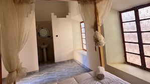 2 bedrooms, WiFi, bed sheets - Guests house (Nkoub)