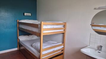 11 bedrooms, WiFi, bed sheets